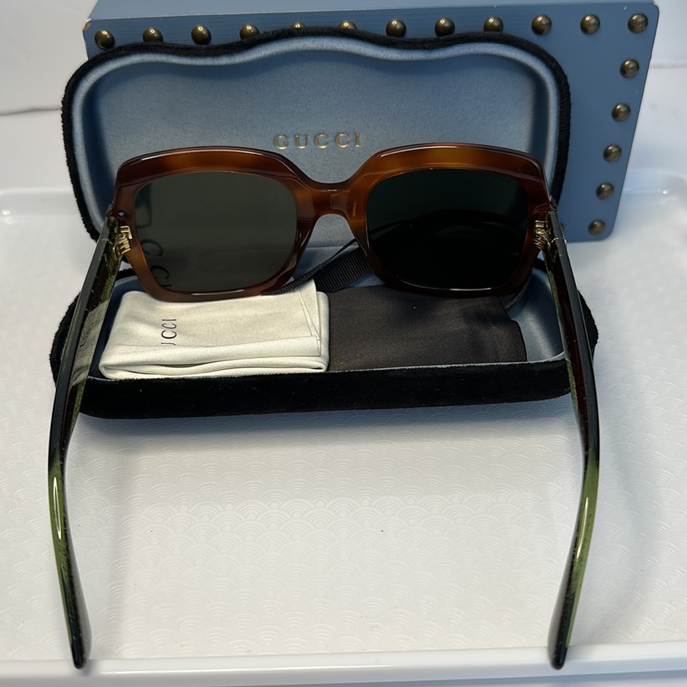 New - GUCCI Shiny Havana Square Sunglasses
GG0036S 003 54 - Picture 5 of 11